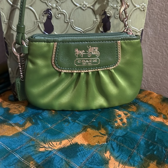 Vintage green Coach Wristlet - Picture 3 of 8